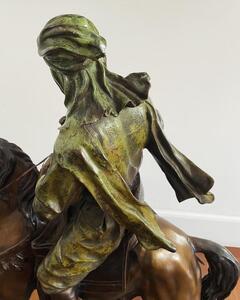 Antoine-Louis Barye, cavalier bédouin, grand bronze polychrome, signé sur sa base, ca 1900, dim: 69x56x29cm
